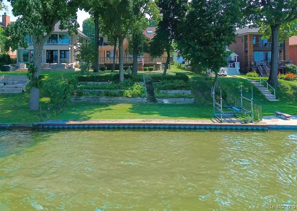 Keego Harbor, MI 48320 1062,1870 N CASS LAKE FRONT Road