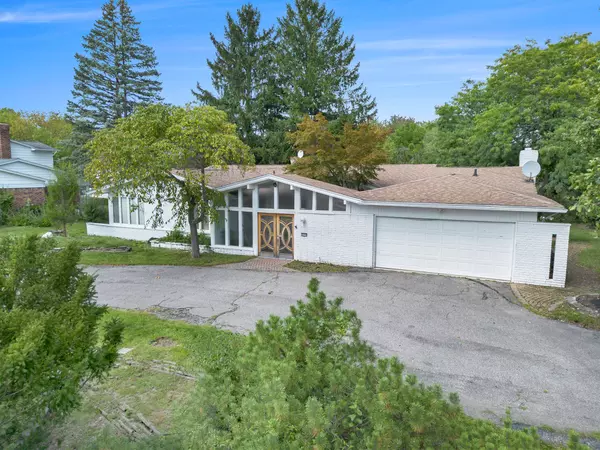 3352 BLOOMFIELD SHORE Drive, West Bloomfield, MI 48323 3302