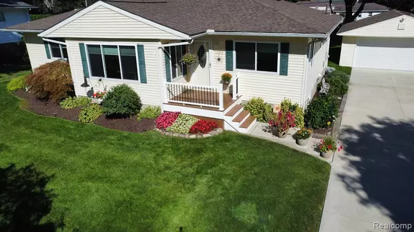 Waterford, MI 48328 1304,1242 BIELBY Street