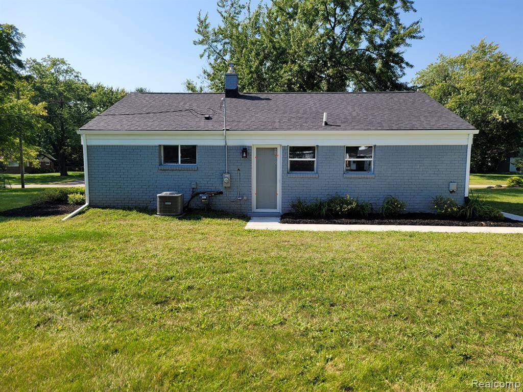 Clarkston, MI 48346 3682,4736 SUMMERHILL Drive