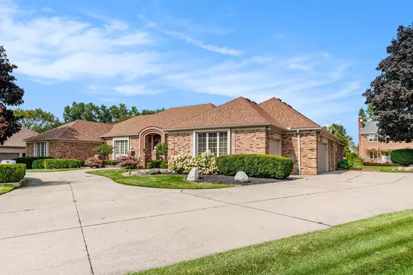 Clinton Township, MI 48036 2001,37416 ALPINIA Lane