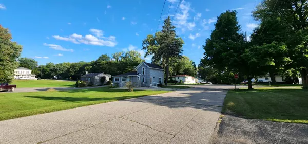 Pinckney, MI 48169 8189,609 E MAIN Street