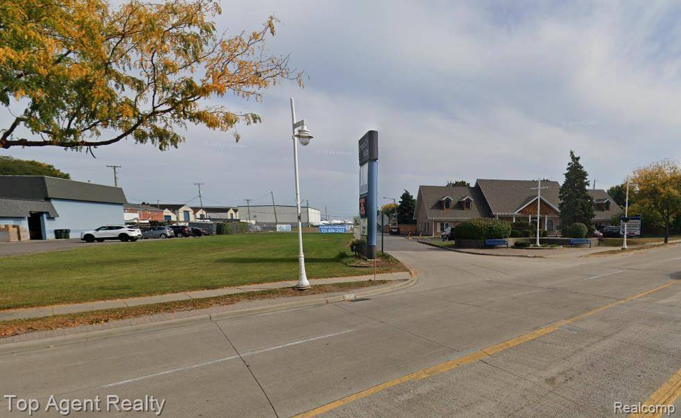 Saint Clair Shores, MI 48080 1577,24200 JEFFERSON Avenue