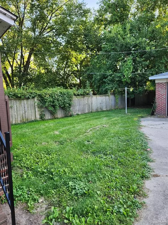 Detroit, MI 48228 4703,6491 RUTLAND Street