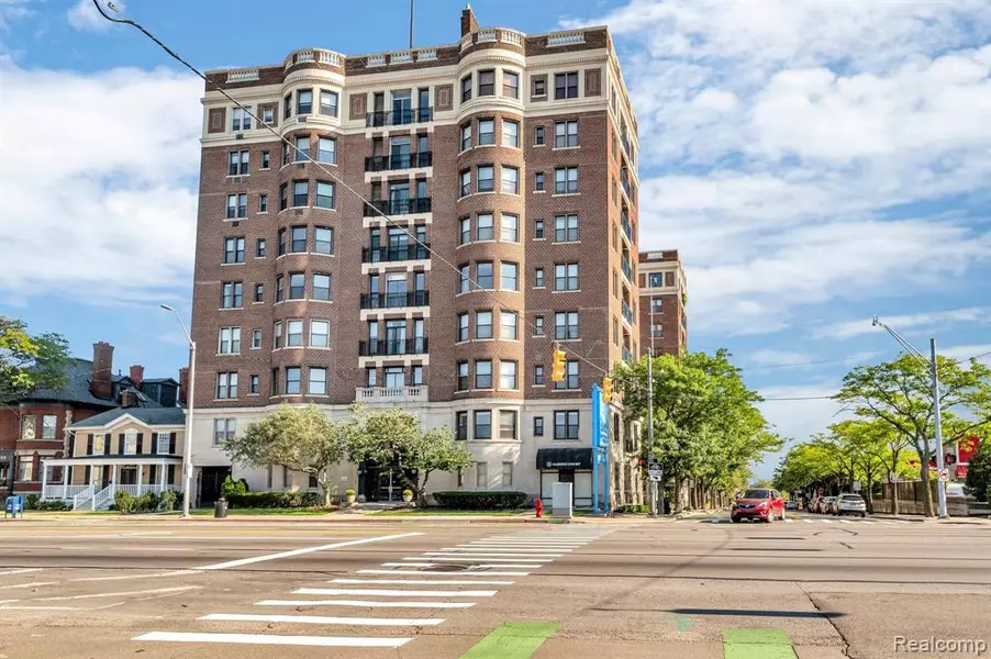 2900 E Jefferson Avenue, Detroit, MI 48207 5041