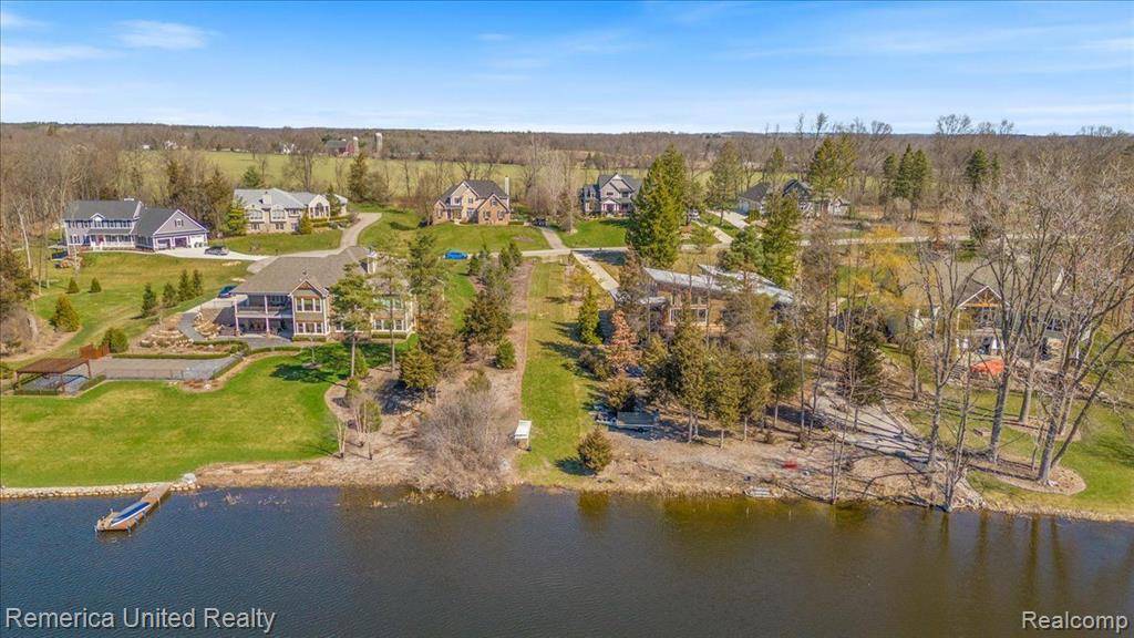 South Lyon, MI 48178,10512 OAK FOREST Drive