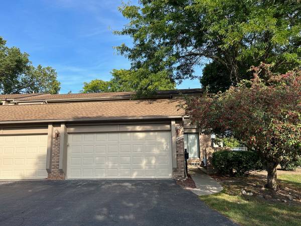 31400 HUNTERS CIRCLE Drive, Farmington Hills, MI 48334 1308