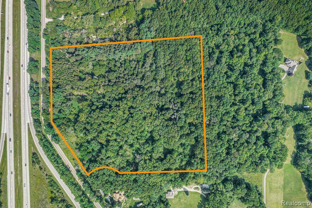 9082 RUNYAN LAKE Road, Fenton, MI 48430