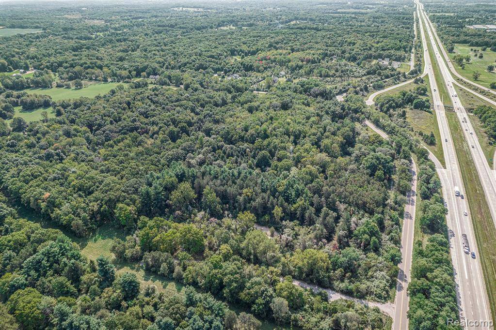 Fenton, MI 48430,9082 RUNYAN LAKE Road