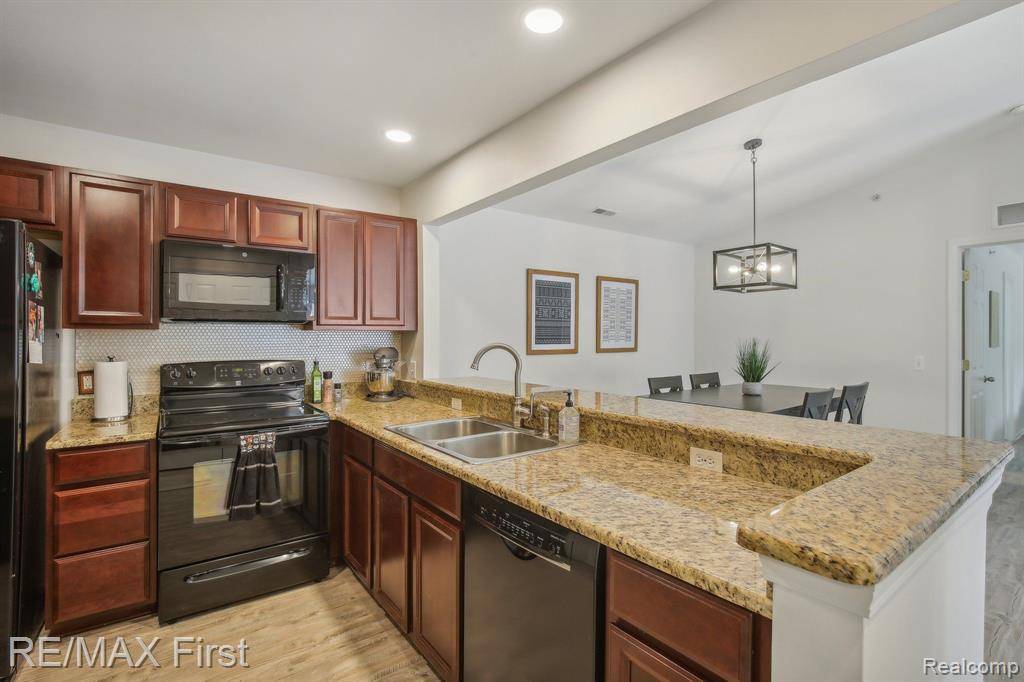 Harrison Twp, MI 48045 6514,26977 CARRINGTON