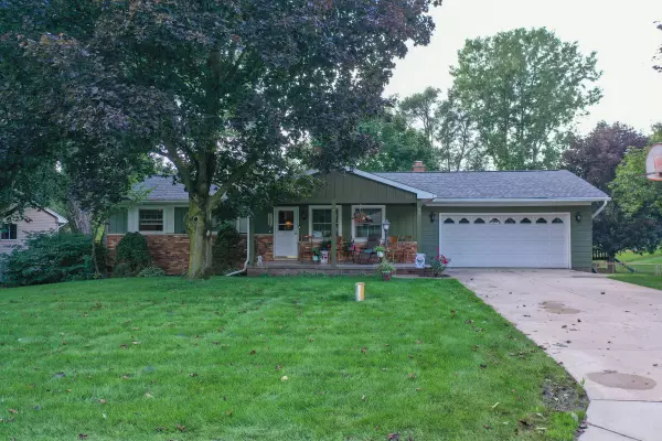 50 MEADOWVIEW Drive, Howell, MI 48843 8606