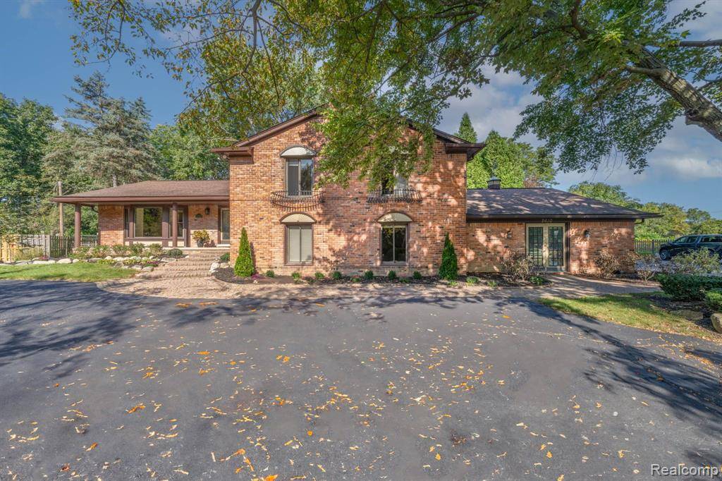 2610 Black Pine Trail Drive, Troy, MI 48098 4196
