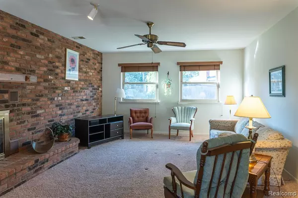 Troy, MI 48084 1716,37 SCOTTSDALE Drive