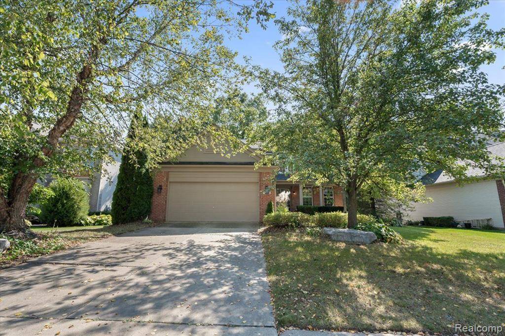 4096 MERRIMAN Loop, Howell, MI 48843 5217