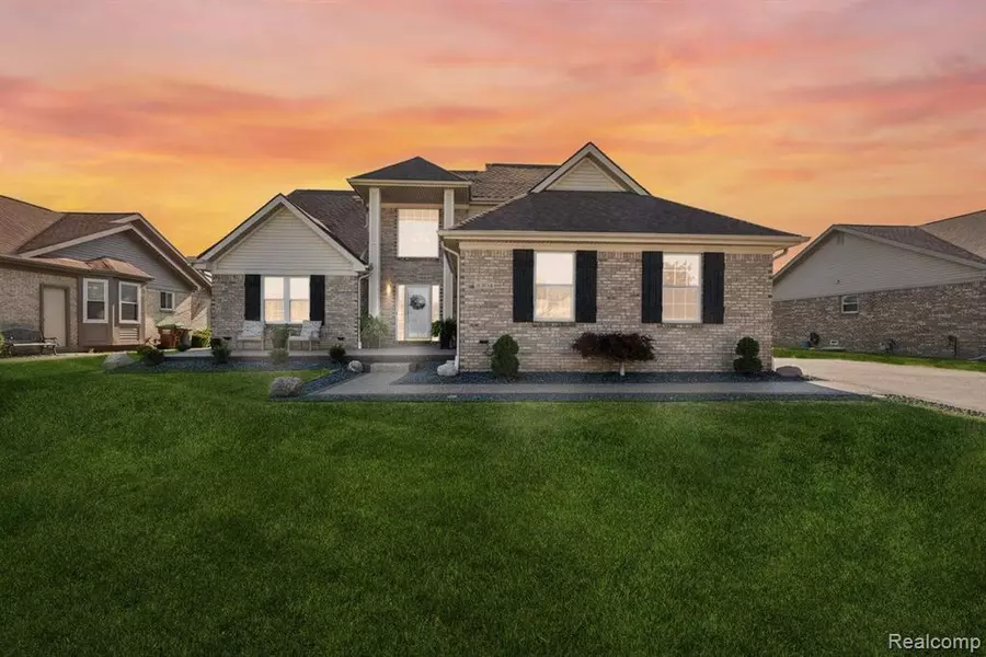 20104 CANDACE Drive, Rockwood, MI 48173 1087