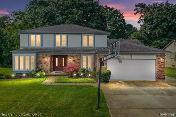 62 Pineview Drive,  Troy,  MI 48085 4749