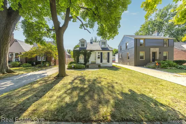 Grosse Pointe Woods, MI 48236 1301,1347 HAMPTON Road