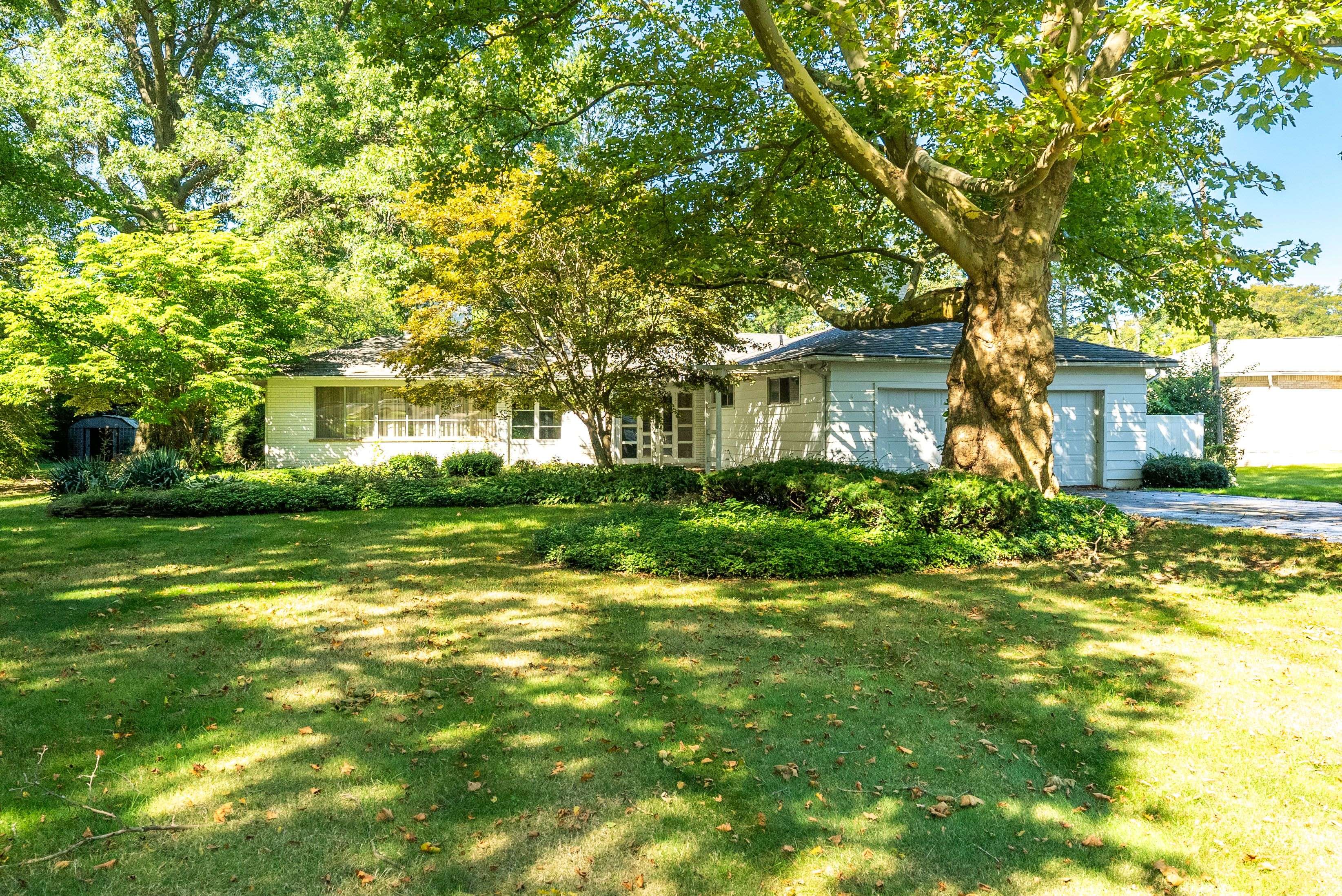160 S GULLEY Road, Dearborn Heights, MI 48125 1025