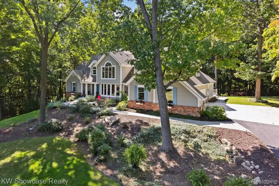 1350 HUNTCLIFF, Milford, MI 48380 4484