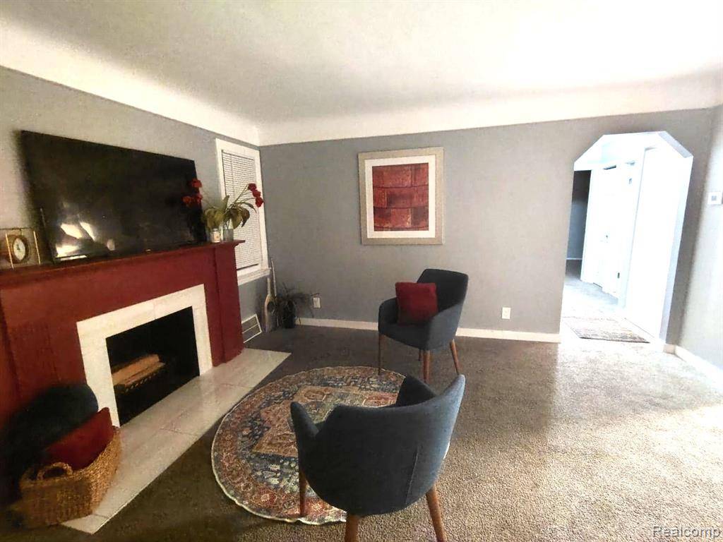 Detroit, MI 48224 1366,6144 RADNOR Street