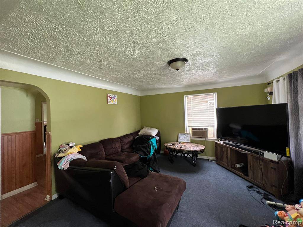 Warren, MI 48091 3651,22191 CURIE Avenue