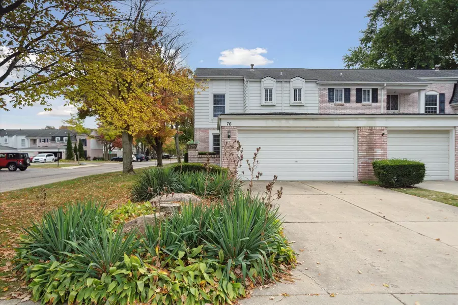 76 STRATFORD Lane, Rochester Hills, MI 48309 2066