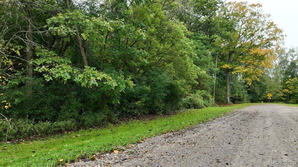 1 Esson Drive, Grand Blanc, MI 48439