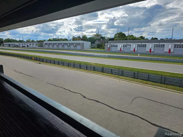 Pontiac, MI 48341 2796,62 W Speed Way