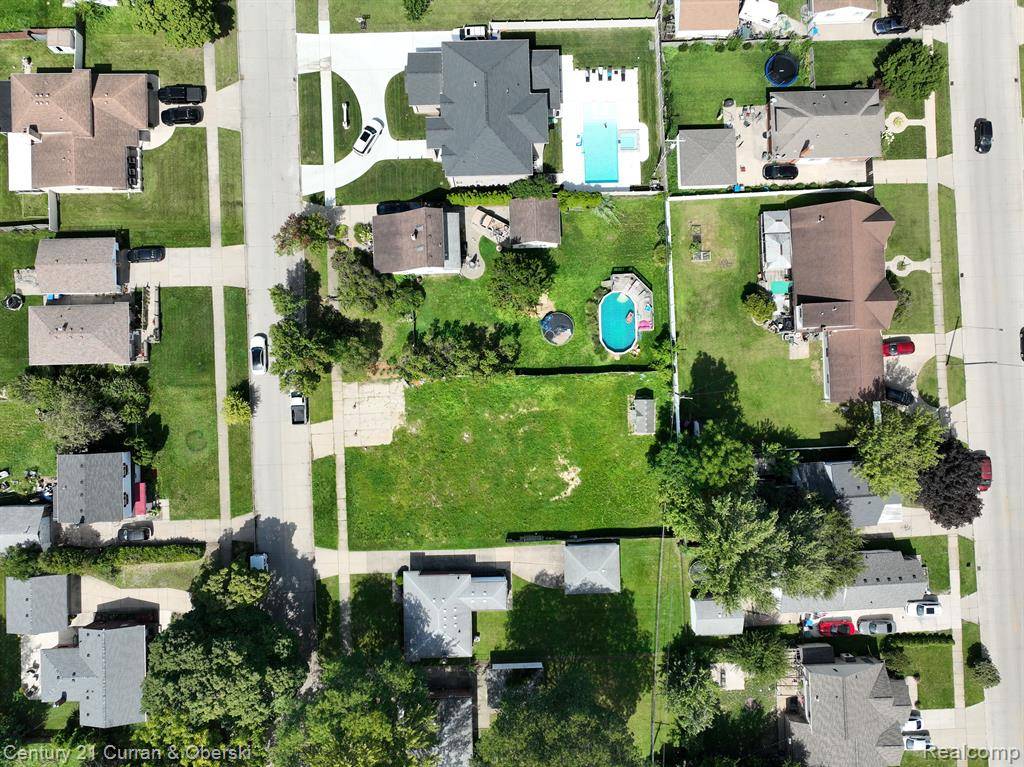 Dearborn Heights, MI 48127 3039,6010 KINMORE Street