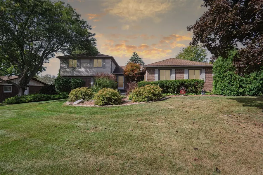 22765 CLEAR LAKE Drive, Farmington Hills, MI 48335 3835