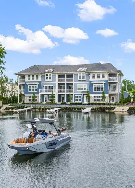 442 Mystic Cove Lane, Lake Orion, MI 48362