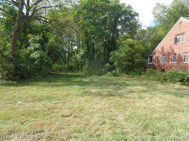 Detroit, MI 48219 2522,17555 TRINITY Street