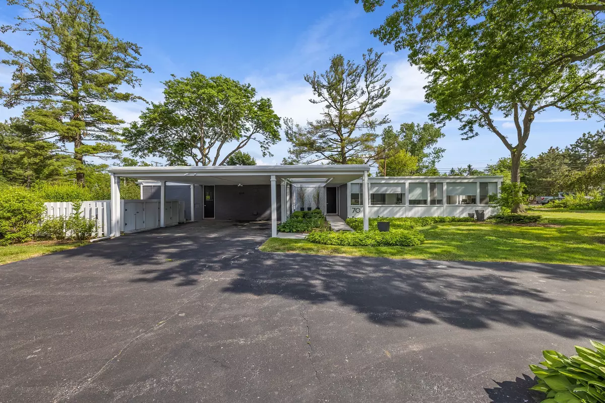 Bloomfield Hills, MI 48304 3933,70 JUDY Lane