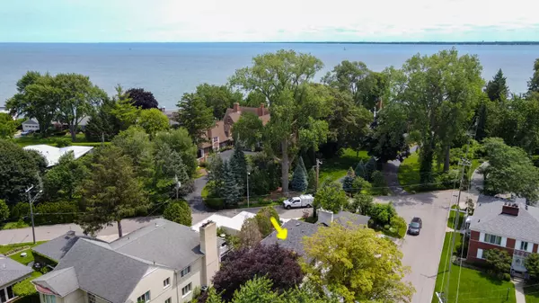 Grosse Pointe Park, MI 48230,15830-32 Windmill Pointe Drive