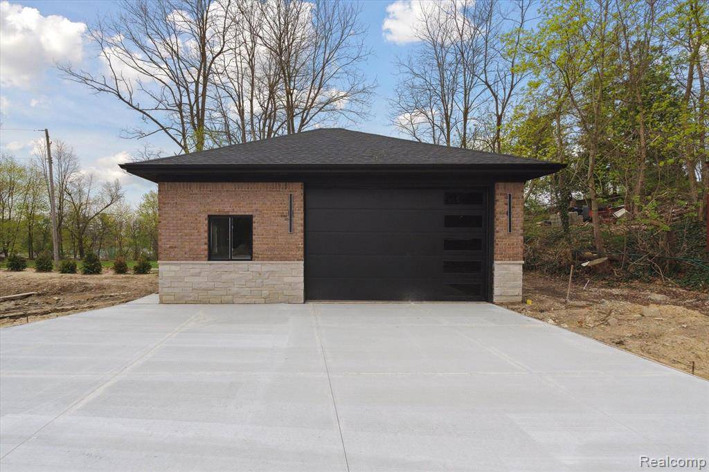 Leonard, MI 48367 3503,9 ANNANDALE
