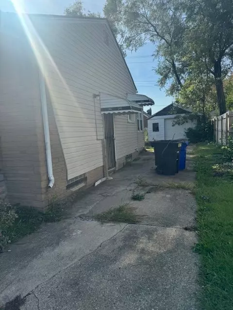 Detroit, MI 48228 3683,16813 TIREMAN Street