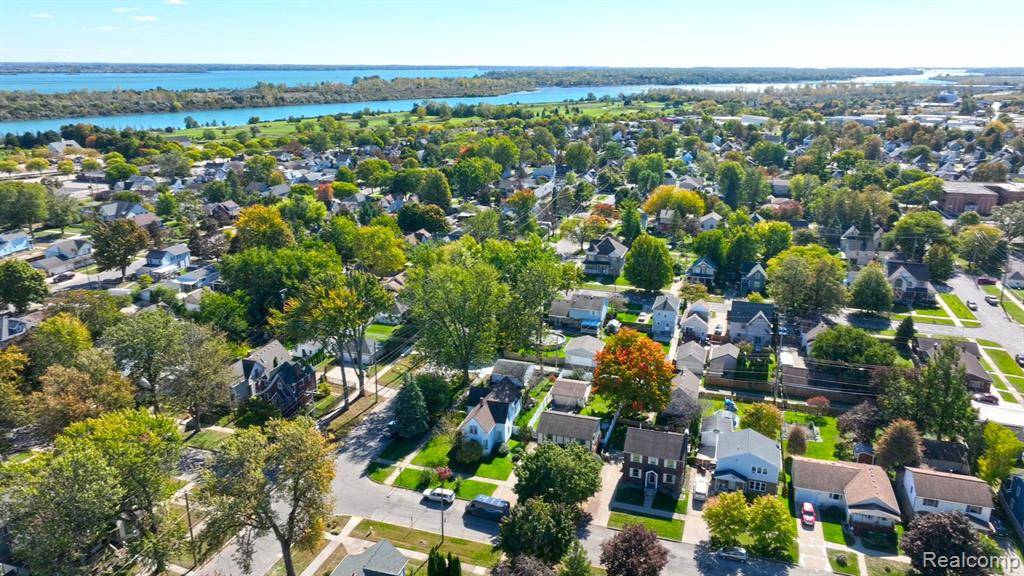 Wyandotte, MI 48192 5708,537 EUREKA Road