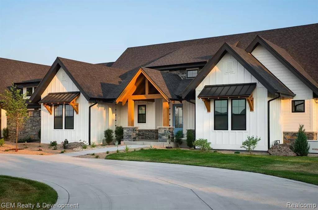 South Lyon, MI 48178 8124,64160 W 8 MILE Road