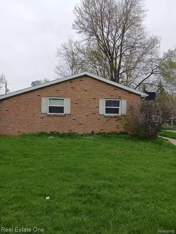 Lansing, MI 48911 2227,3228/3230 W HOLMES Road