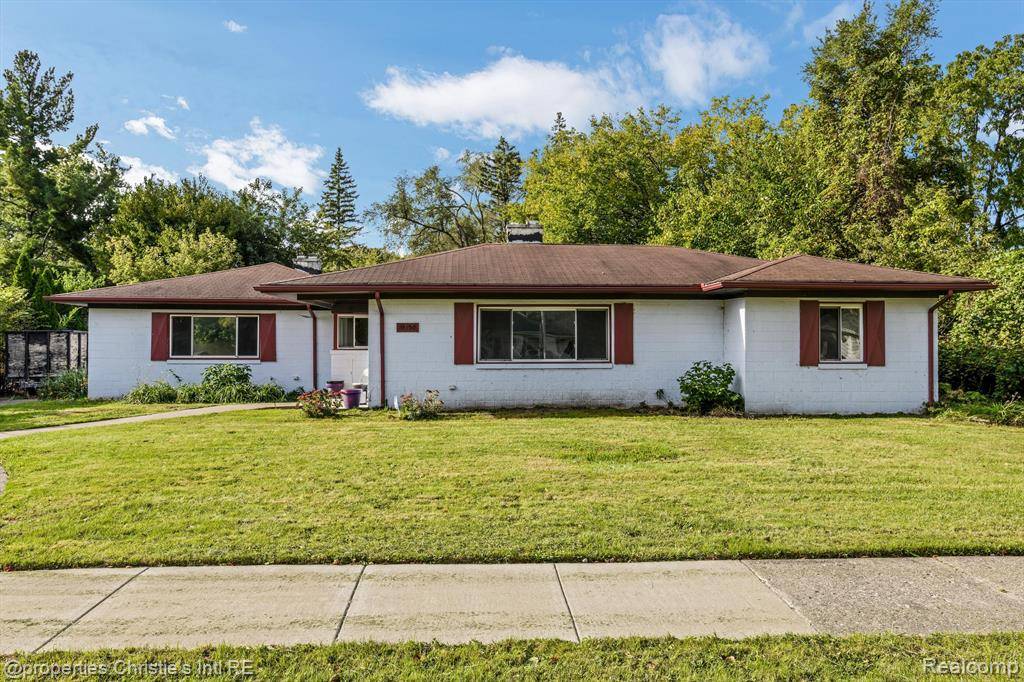 Harper Woods, MI 48225 2041,19156 OLD HOMESTEAD Drive