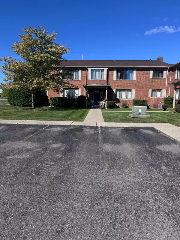 Saint Clair Shores, MI 48082 1033,32710 HARPER Avenue