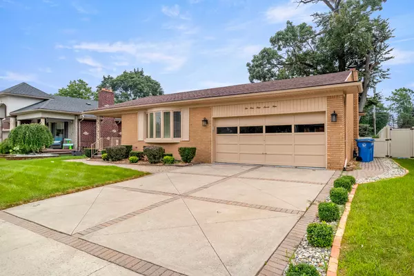 21979 HICKORYWOOD Drive, Dearborn Heights, MI 48127 2465