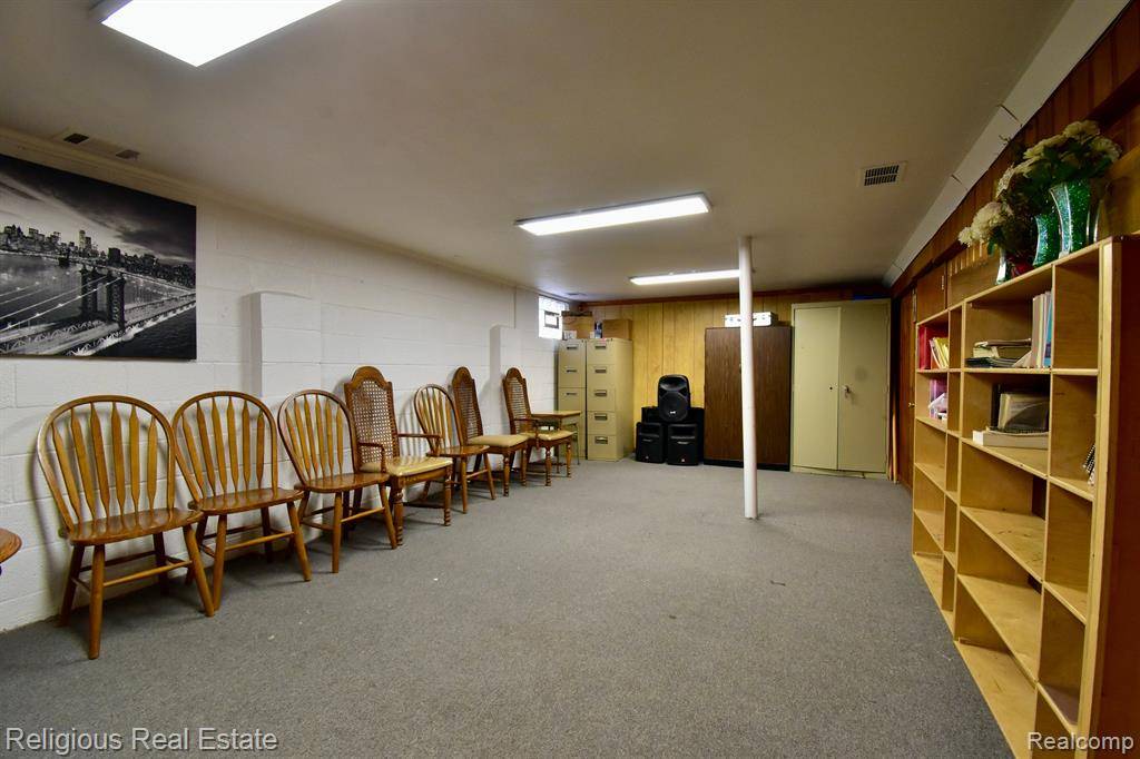 Rochester Hills, MI 48307 5304,730 E AUBURN Road