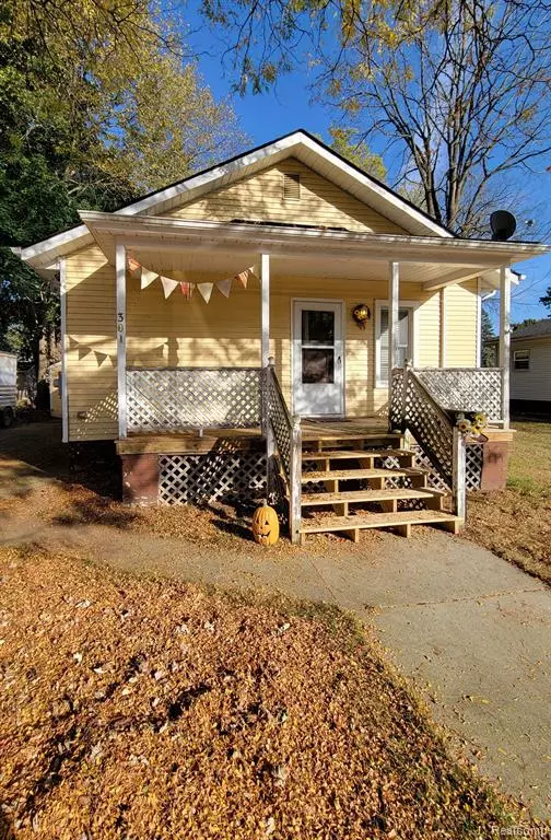 301 Center Street,  Holly,  MI 48442 1712