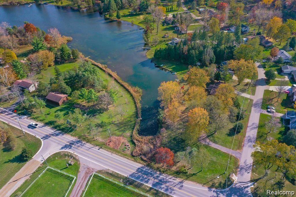 Holly, MI 48442 9727,1221 & 1231 THISTLERIDGE Drive