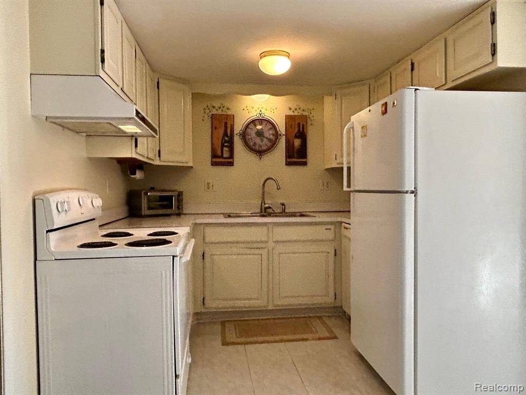 South Lyon, MI 48178,25124 Franklin Terrace