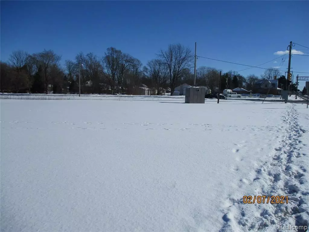 Owosso, MI 48867,915 CORUNNA Avenue