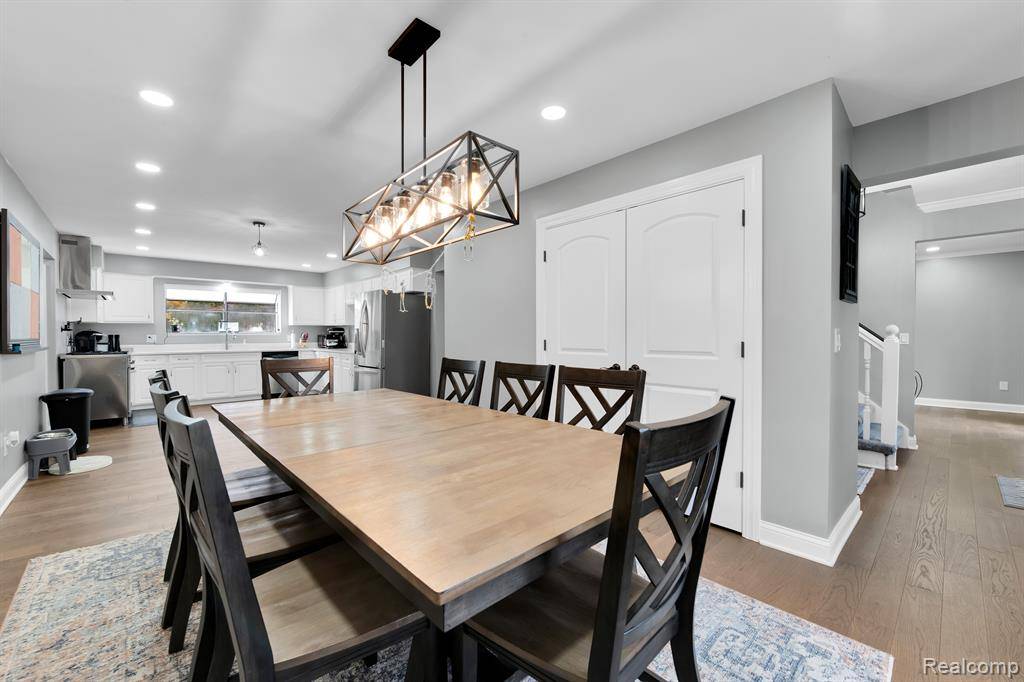 Rochester Hills, MI 48309 1124,281 ROSE BRIER Drive