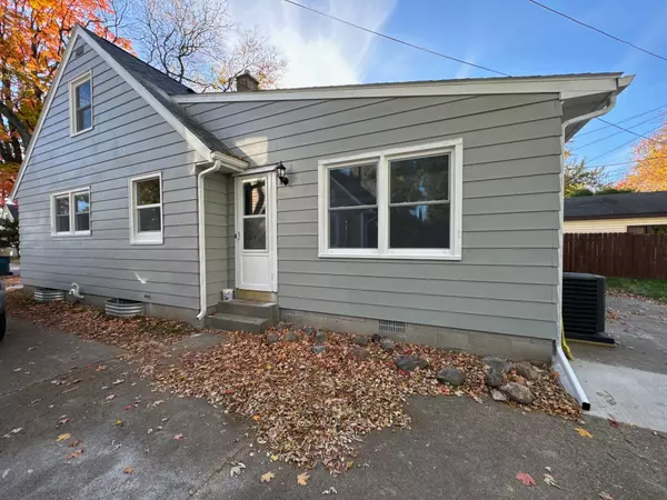 839 E GREENLAWN Avenue, Lansing, MI 48910 3309