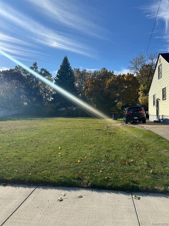 Detroit, MI 48228 4209,7317 MEMORIAL Avenue